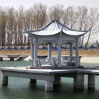 戶外公園湖中擺放青石仿古建筑休閑涼亭