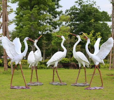 玻璃鋼公園草坪成群滴仙鶴雕塑