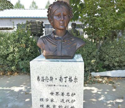 公園創意銅鑄著名護理南丁格爾雕塑