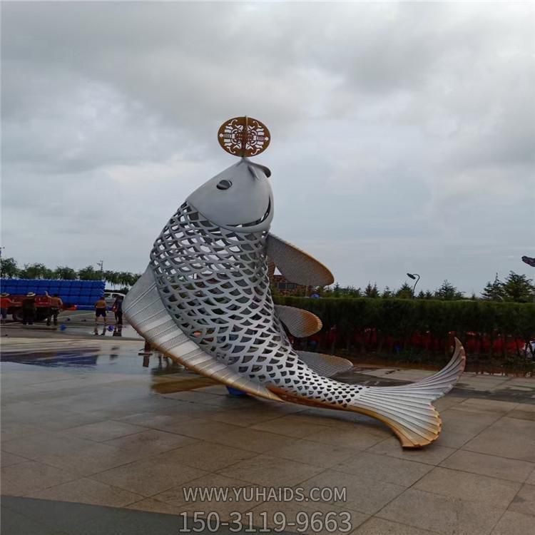 不銹鋼鏤空戶外園林景觀魚(yú)雕塑