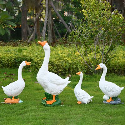 公園結伴游玩的仿真動物玻璃鋼天鵝雕塑