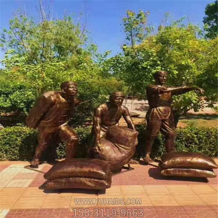 玻璃鋼仿銅公園創意背糧食的人物景觀雕塑