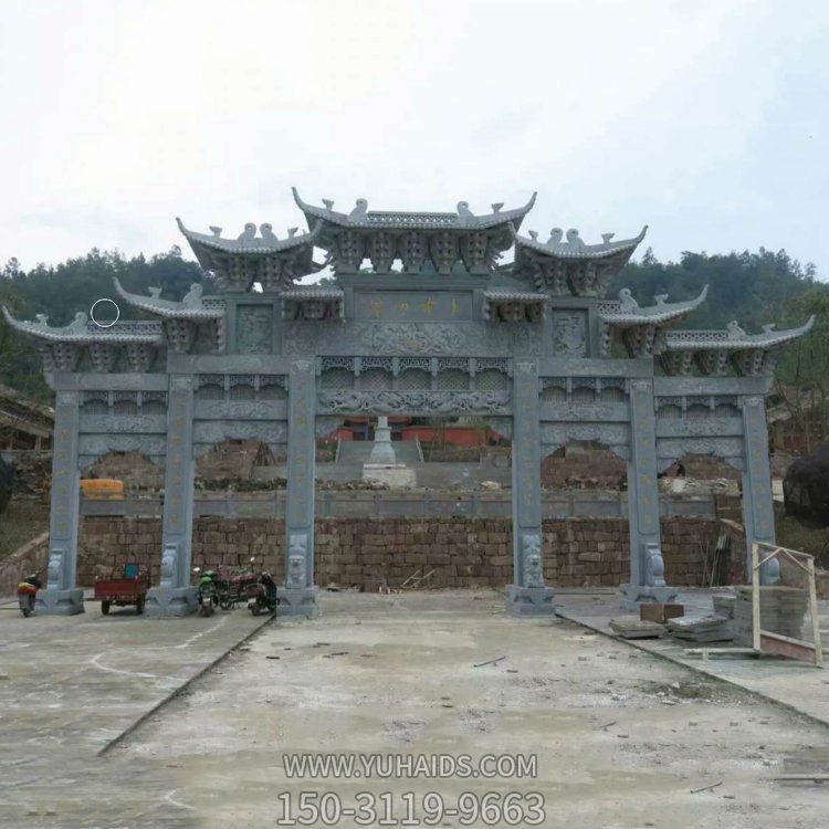 青石仿古建筑寺廟大門(mén)擺放五門(mén)石牌坊雕塑